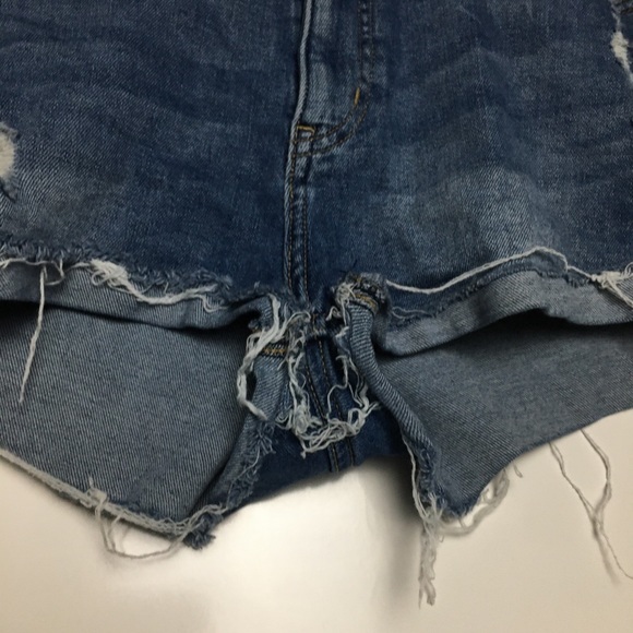 H&M Distressed Denim Shorts Sz 8 - Picture 4 of 6